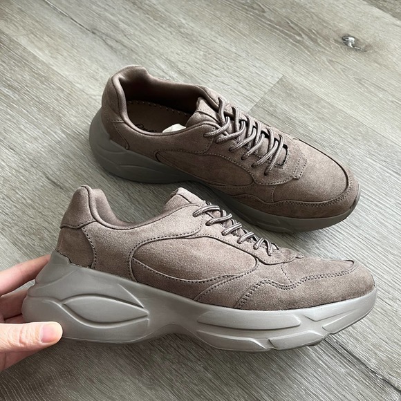 Boutique Shoes - NIB Vegan Suede Taupe It Girl Cloud Sneakers